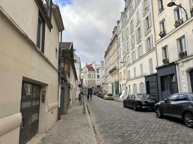 Paris Sacre Coeur Montmartre Et Tour Eiffel, 8 People, Apartment Exterior photo