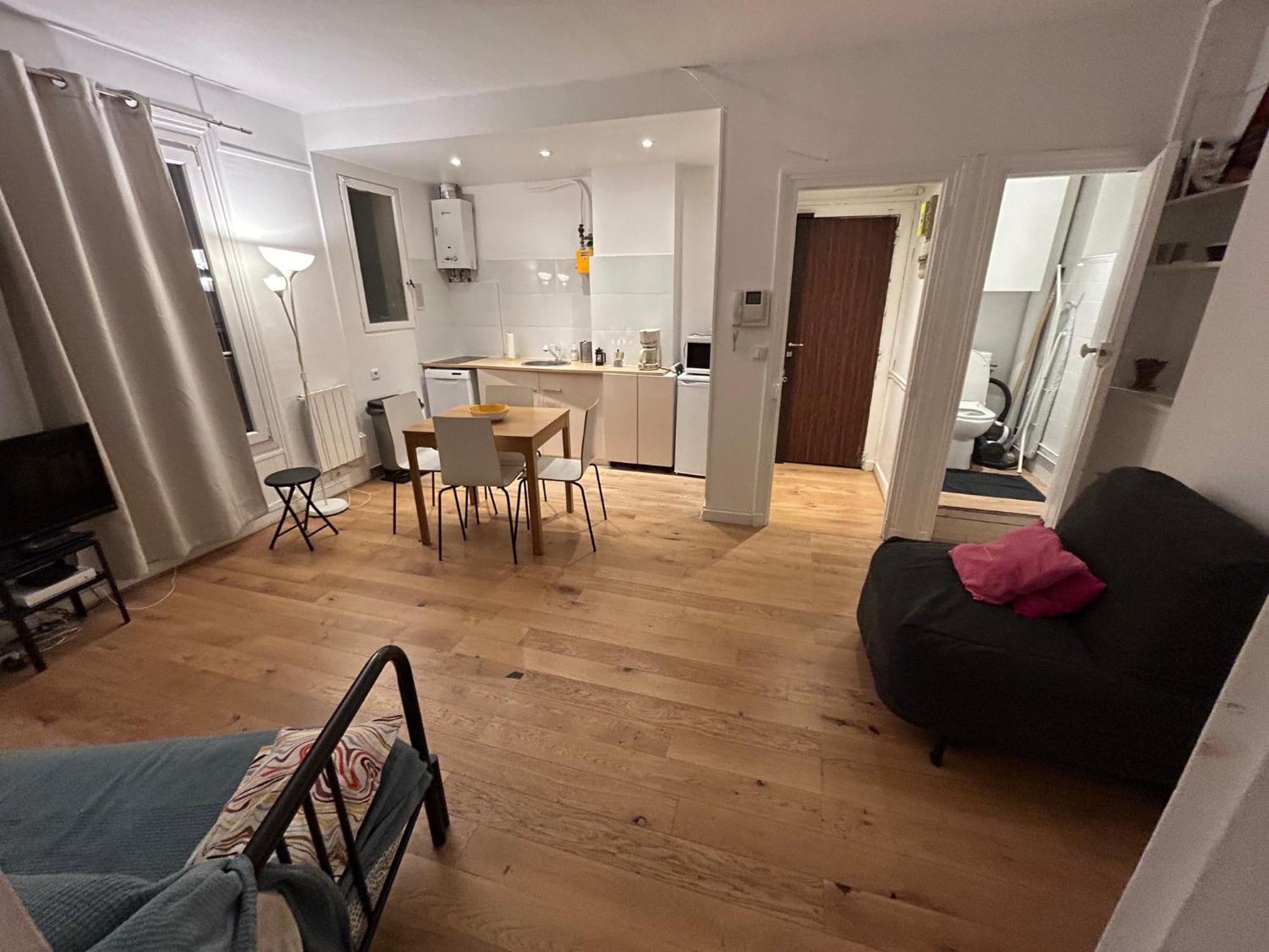 Paris Sacre Coeur Montmartre Et Tour Eiffel, 8 People, Apartment Exterior photo